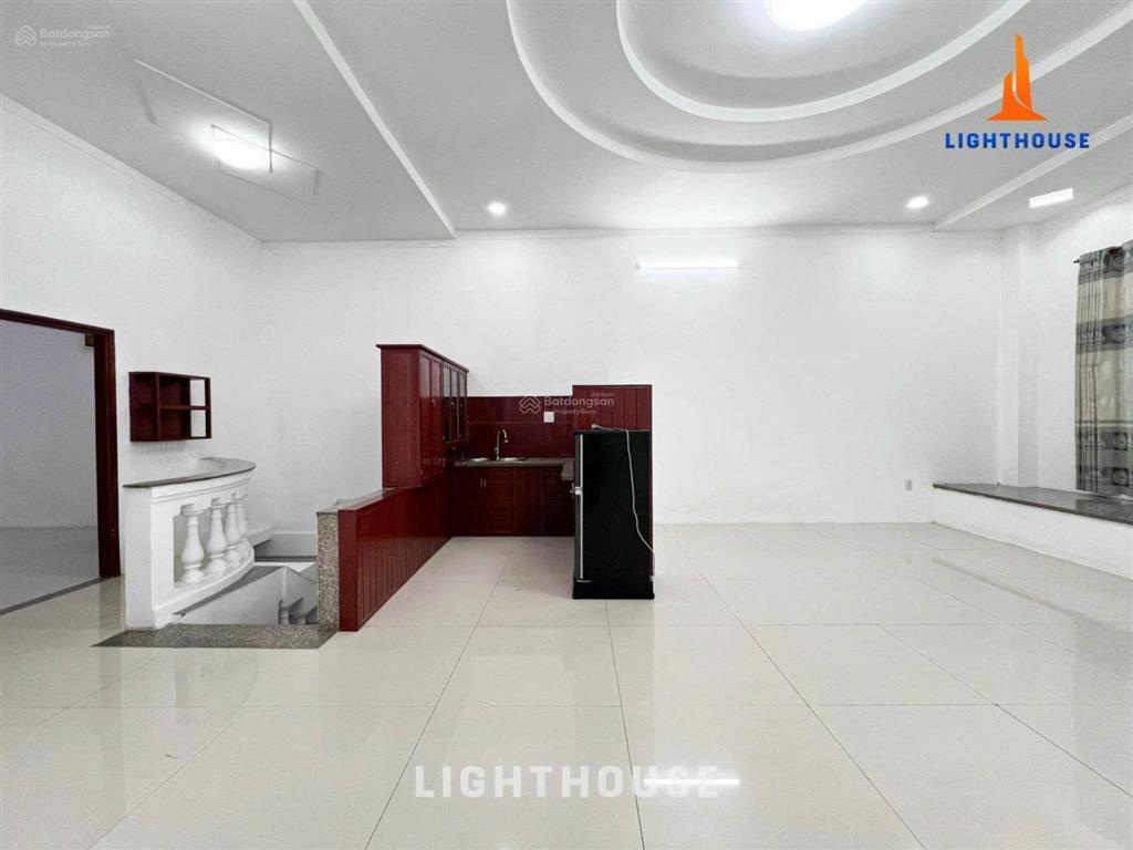 2 phòng ngủ 80m2 siu to ngay ngã 4 ga