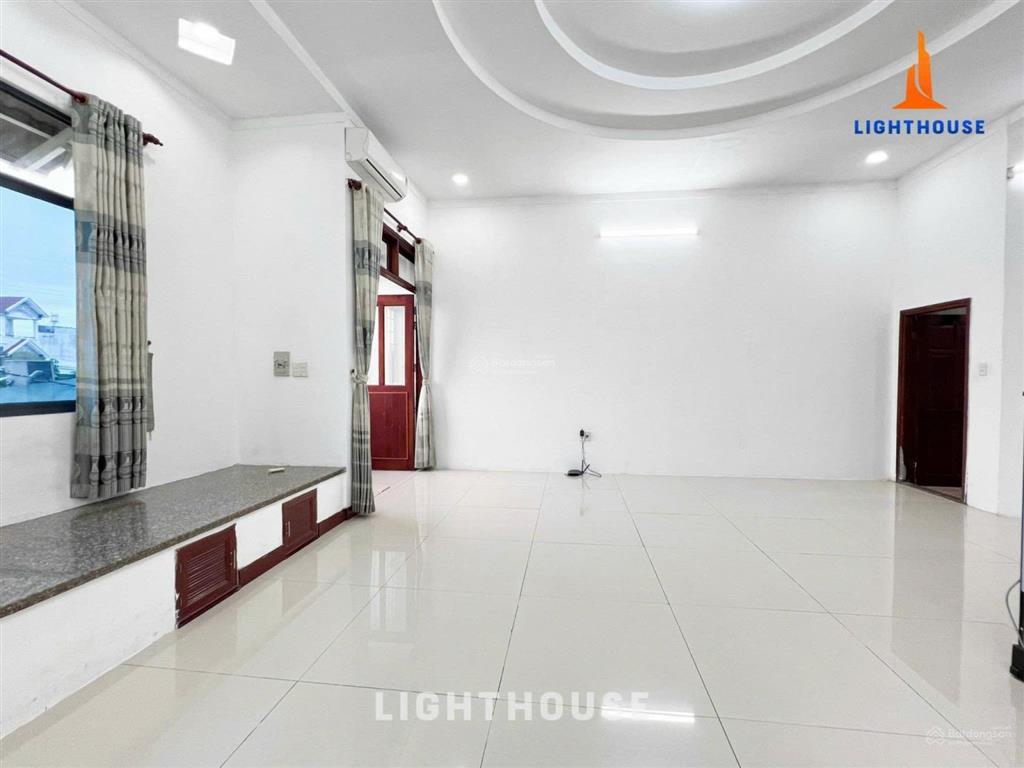 2 phòng ngủ 80m2 siu to ngay ngã 4 ga