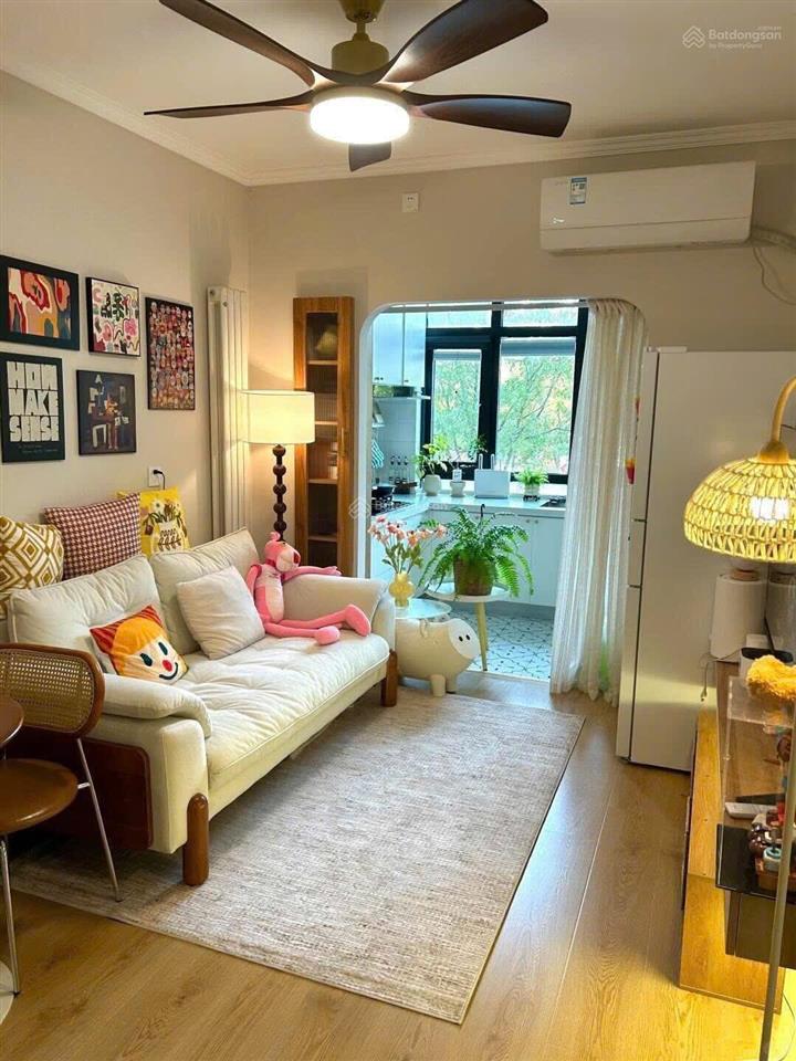 Studio ban công vibe trung quốc ngắn hạn dài hạn