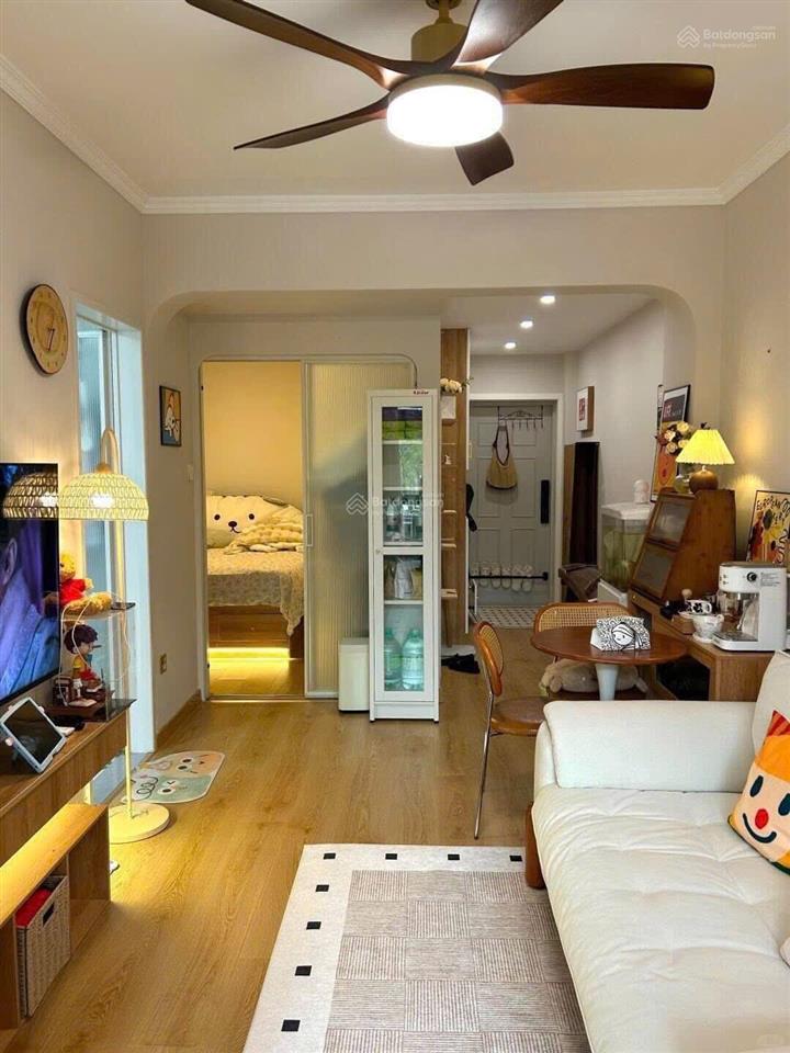 Studio ban công vibe trung quốc ngắn hạn dài hạn