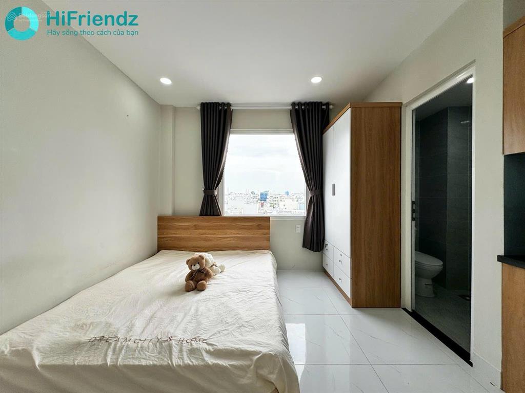 Studio full kính ngay đh nguyễn tất thành q12