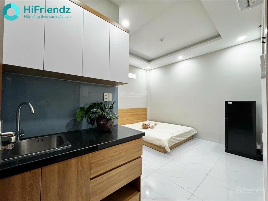 Studio full kính ngay đh nguyễn tất thành q12
