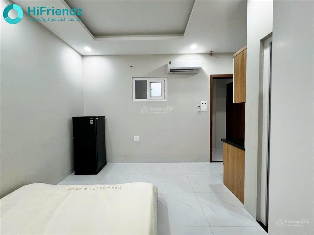 Studio full kính ngay đh nguyễn tất thành q12