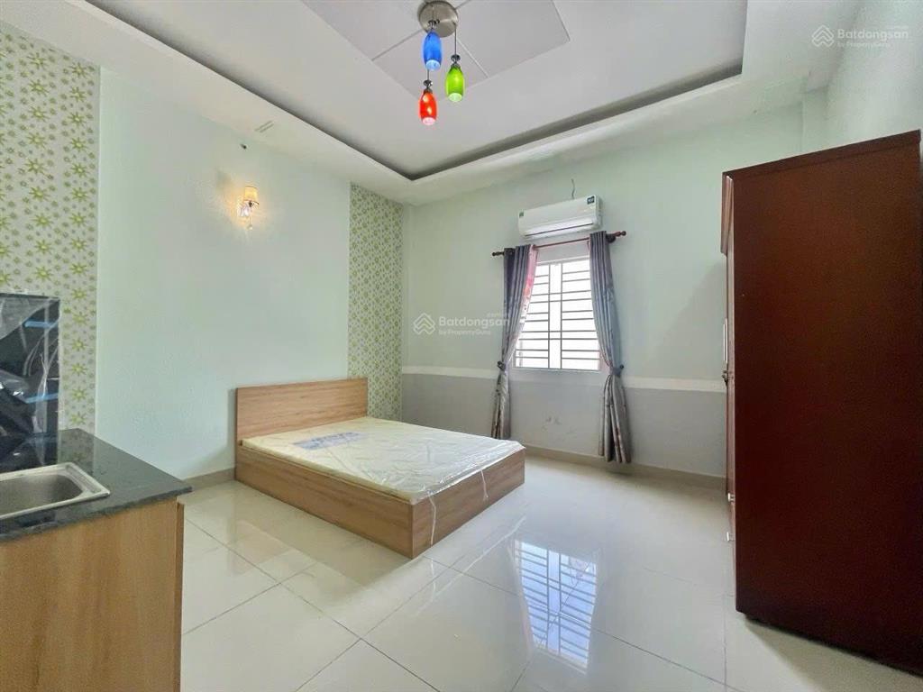 Studio ban công ngay đại học nguyễn tất thành q12