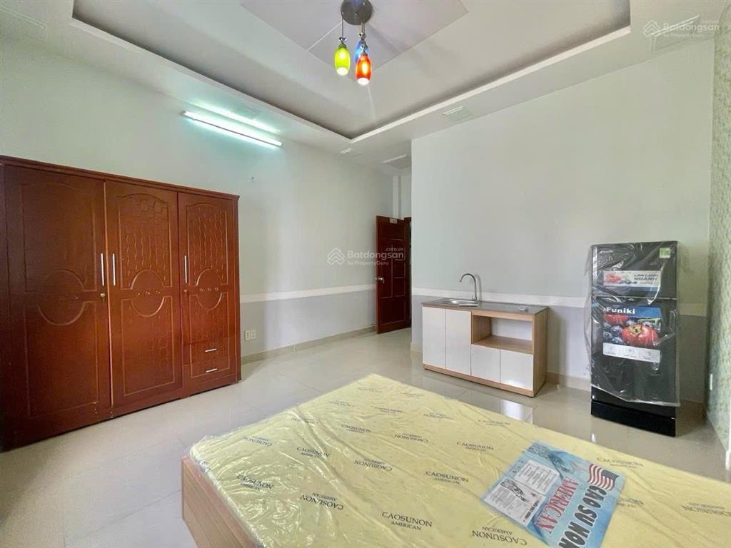 Studio ban công ngay đại học nguyễn tất thành q12