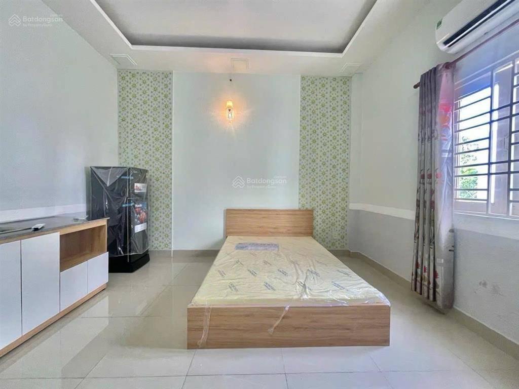 Studio ban công ngay đại học nguyễn tất thành q12