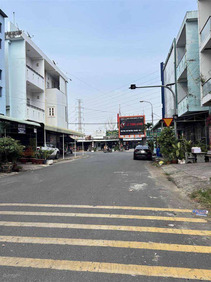 Chủ kẹt tiền gửi bán nhà mặt tiền đường d3 kinh doanh được ngay