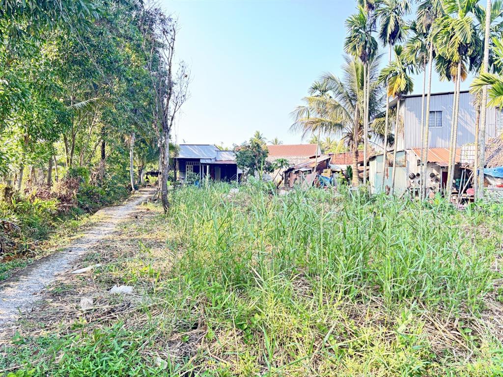 Cần bán 500m2 đất sạch có sẵn 100m2 thổ cư gần đường vành đai 3, hẻm thông