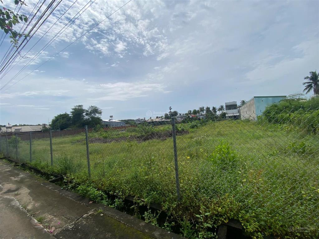 Kẹt tiền cần bán gấp lô đất 2 mặt tiền đường bê tông 853m2 có 75m2 thổ cư giá ngộp