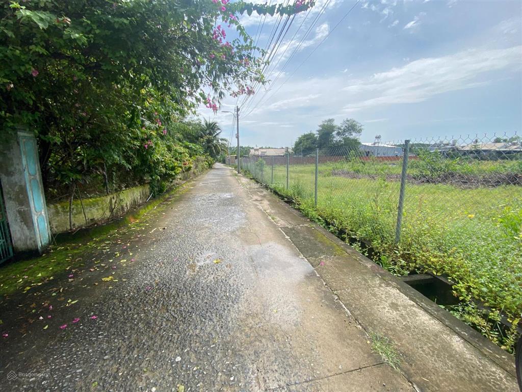 Kẹt tiền cần bán gấp lô đất 2 mặt tiền đường bê tông 853m2 có 75m2 thổ cư giá ngộp