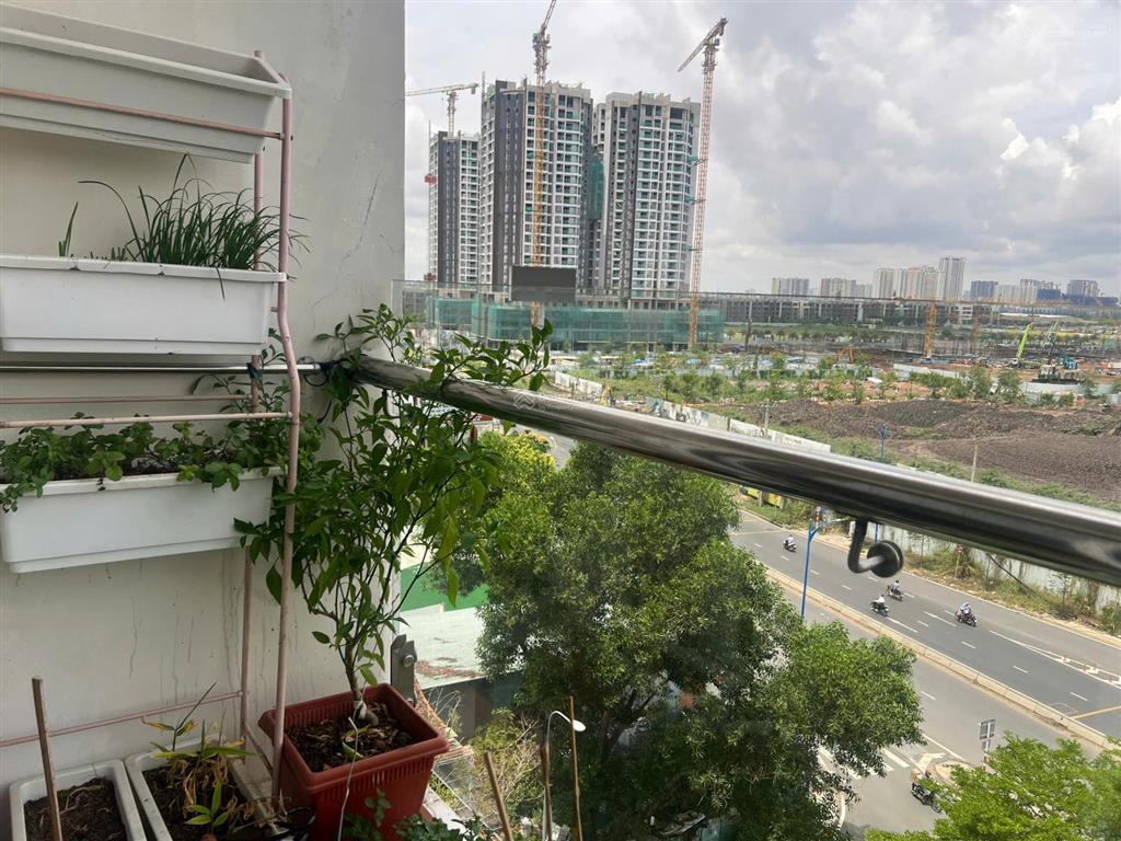 [chính chủ cho thuê] căn hộ 2pn góc flora anh đào view đẹp, có bancong và logia riêng.