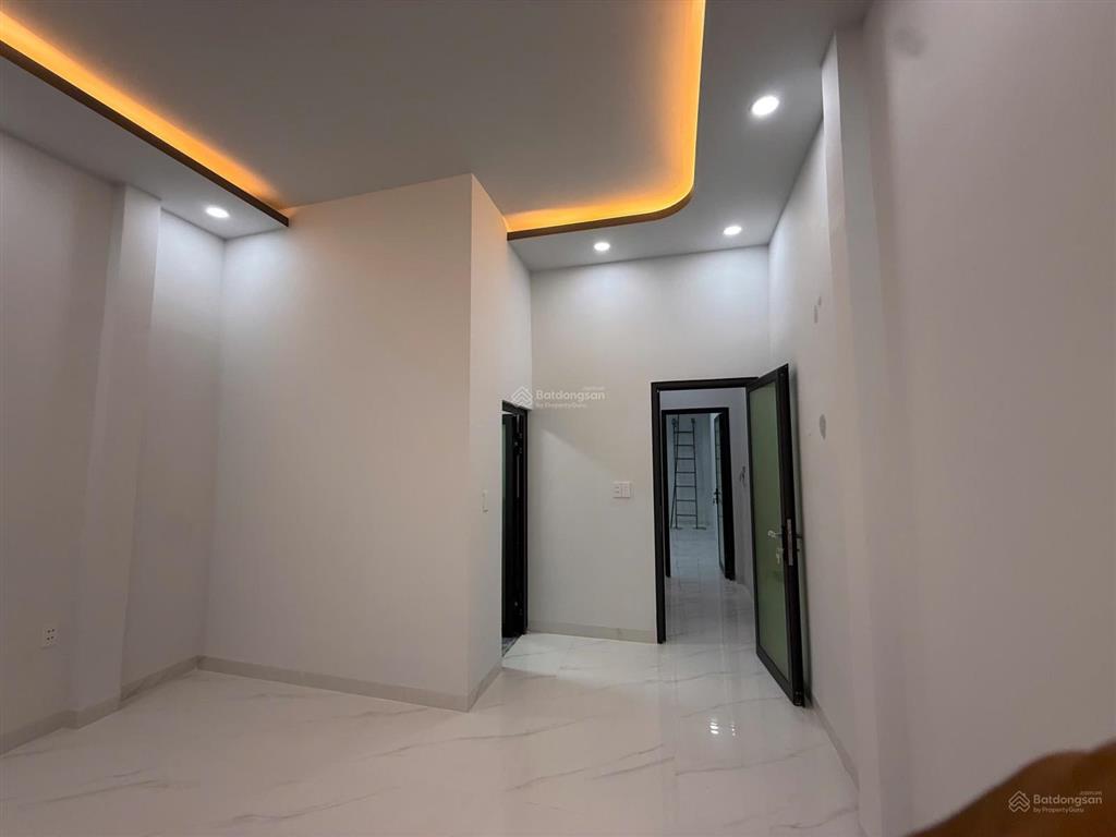 Bán gấp nhà mới ở liền 4,2x15 trệt lầu đúc