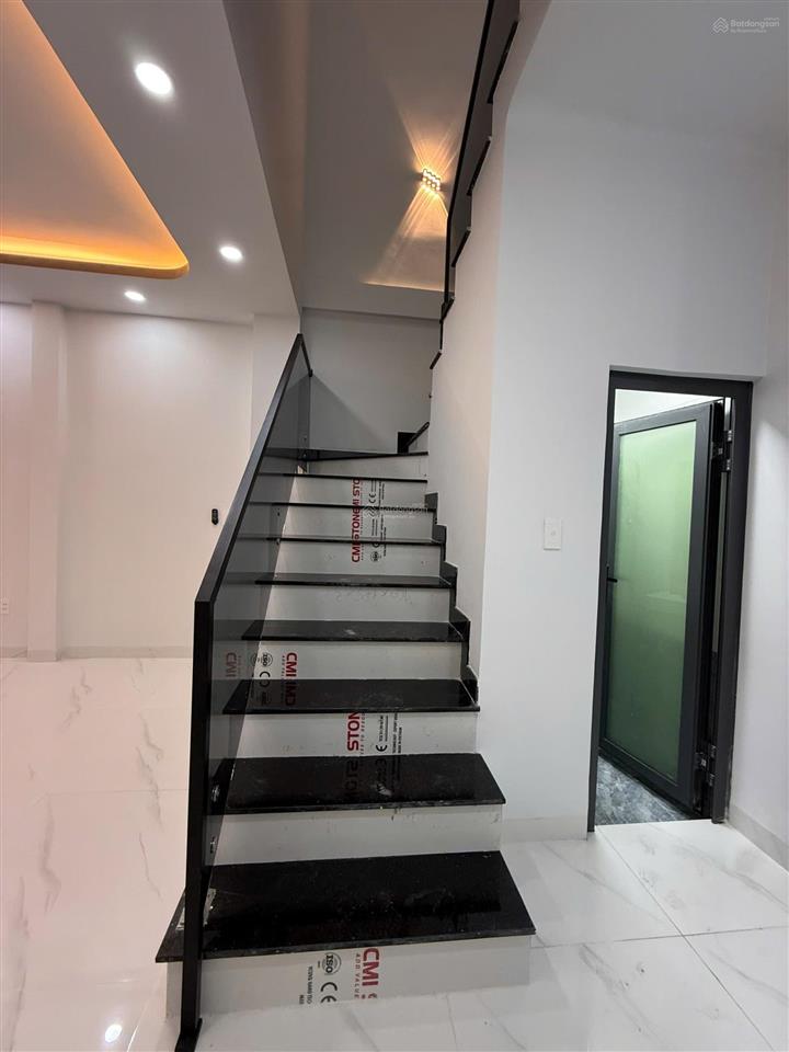 Bán gấp nhà mới ở liền 4,2x15 trệt lầu đúc
