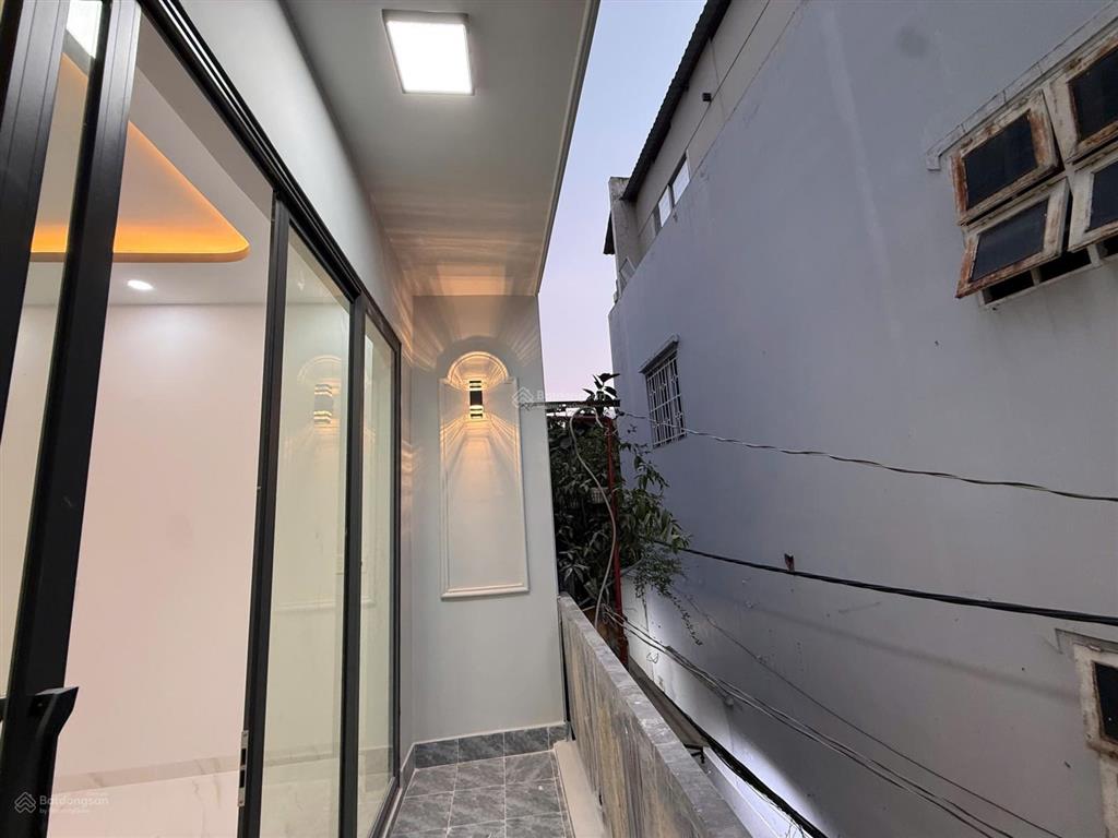 Bán gấp nhà mới ở liền 4,2x15 trệt lầu đúc