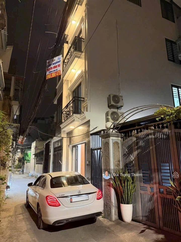 Bán nhà đẹp ngõ 68 nguyễn văn linh 4 tầng 52m ôtô đỗ cửa 3 mặt thoáng nội thất hiện đại