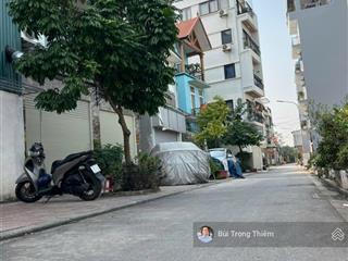 Bán gấp nhà tđc cự khối 7 tầng thang máy gara ôtô 7 chỗ view hồ điều hòa 31ha mặt vỉa hè ôtô tránh