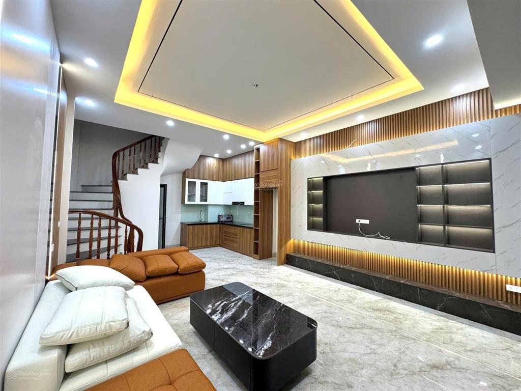 Nhà mới 5 tầng bát khối 35m ô tô đỗ cửa gần cầu thanh trì giá chỉ 5,x tỷ