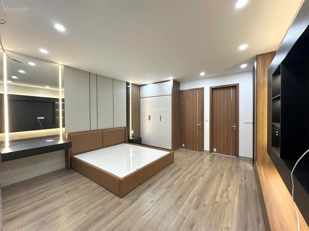 Nhà mới 5 tầng bát khối 35m ô tô đỗ cửa gần cầu thanh trì giá chỉ 5,x tỷ