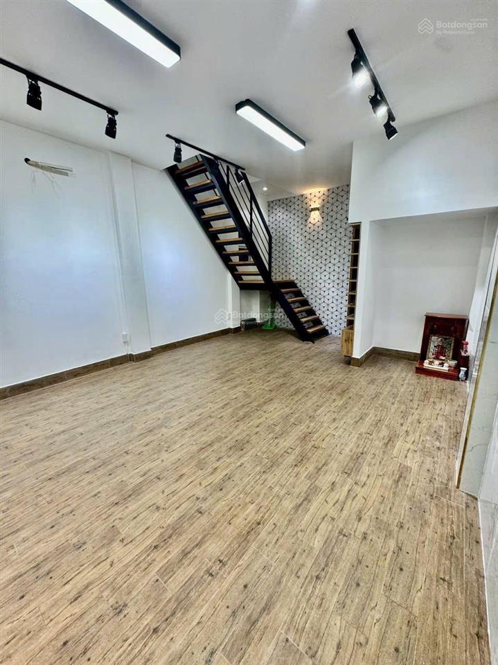 Bán nhà âu cơ q11, mt nội bộ 8m gần lê đại hành, 3 tầng, 30m², 4pn, giảm còn 6.68 tỷ.  0876 410 ***