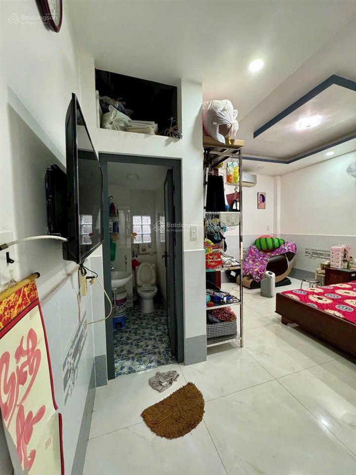 Bán nhà hẻm điện biên phủ, q3 1 trệt 3 lầu, dt 40m2, sát mặt tiền, 7.2 tỷ tl.  0876 410 ***