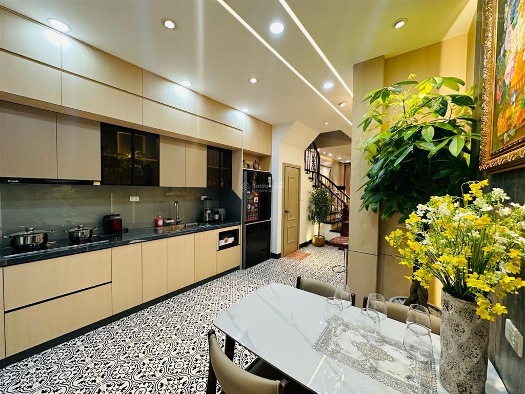 Nhà đẹp phố cổ hai bà ở kết hợp cho tây thuê 75m2 5 tầng thang máy sổ đỏ ko quy hoạch 18,9 tỷ