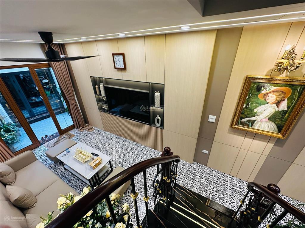 Nhà đẹp phố cổ hai bà ở kết hợp cho tây thuê 75m2 5 tầng thang máy sổ đỏ ko quy hoạch 18,9 tỷ