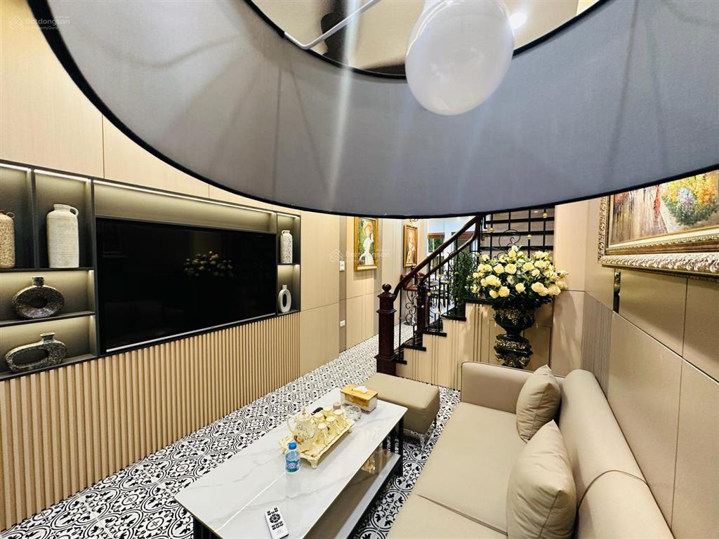 Nhà đẹp phố cổ hai bà ở kết hợp cho tây thuê 75m2 5 tầng thang máy sổ đỏ ko quy hoạch 18,9 tỷ