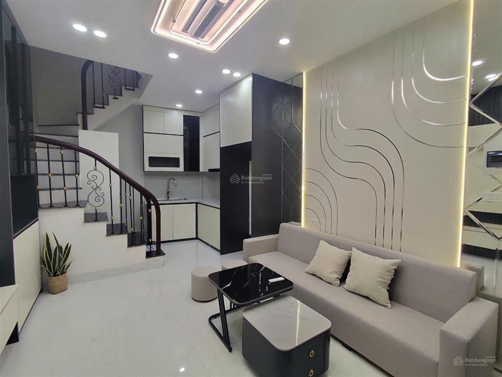 Hai bà trưng phố minh khai nhà xây mới ở ngay 25m2 5 tầng mt 3.5m thoáng trước sau ko qh chỉ 5.8 tỷ