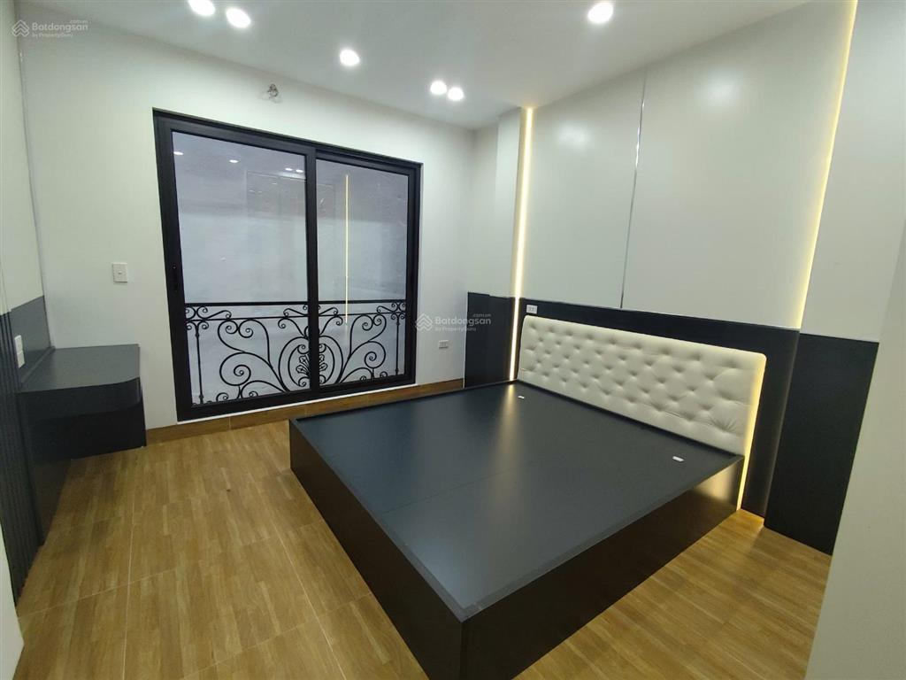 Hai bà trưng phố minh khai nhà xây mới ở ngay 25m2 5 tầng mt 3.5m thoáng trước sau ko qh chỉ 5.8 tỷ