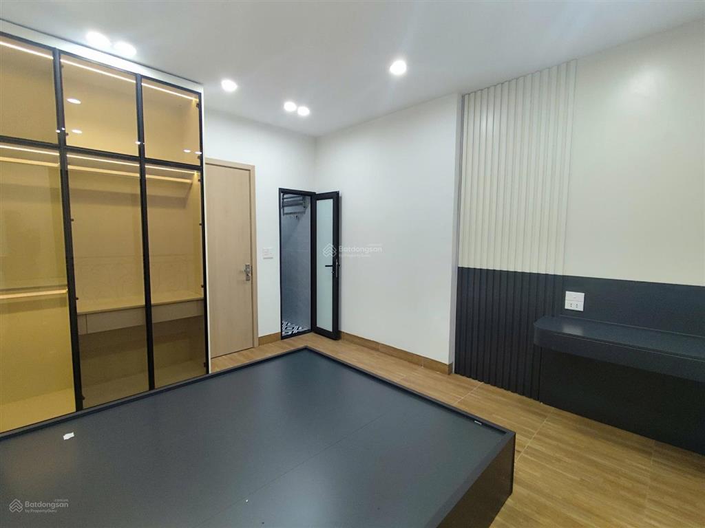 Hai bà trưng phố minh khai nhà xây mới ở ngay 25m2 5 tầng mt 3.5m thoáng trước sau ko qh chỉ 5.8 tỷ