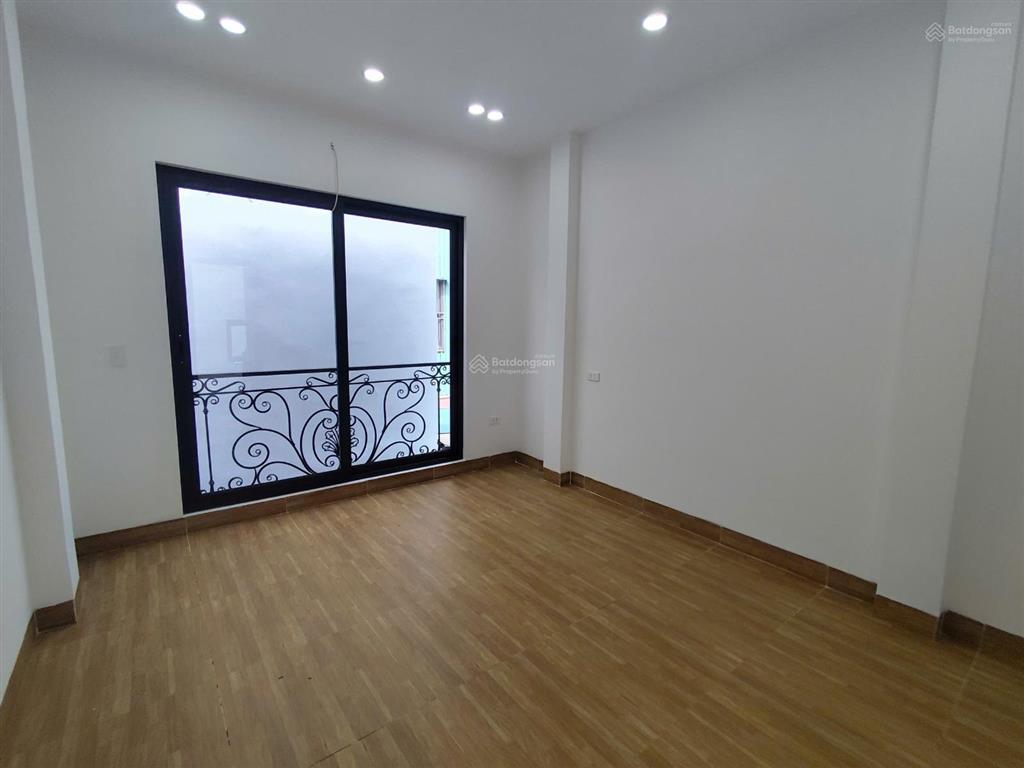 Hai bà trưng phố minh khai nhà xây mới ở ngay 25m2 5 tầng mt 3.5m thoáng trước sau ko qh chỉ 5.8 tỷ