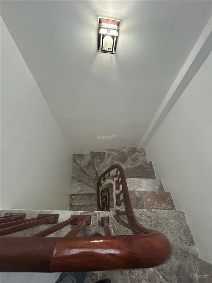 Nhà dân kim giang đại kim ngay trường ngôi sao 35m, 5 tầng, mt 4,5m, hai thoáng ở sướng hơn 6 tỷ