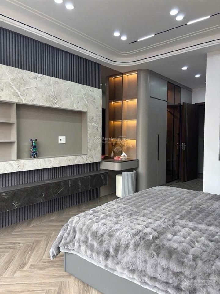 Bán gấp nhà riêng nguyễn đức cảnh hm 45m 6 tầng thang máy mt 5,2m cách phố 2 nhà qh ổn định 12,7 tỷ