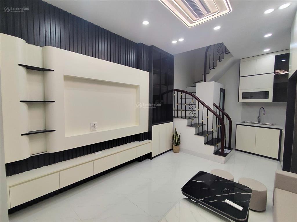 Nhà minh khai hai bà trưng mới fun nội thất 25m 5 tầng mt3,5m gần phố ở ngay chỉ 5,6 tỷ có tl
