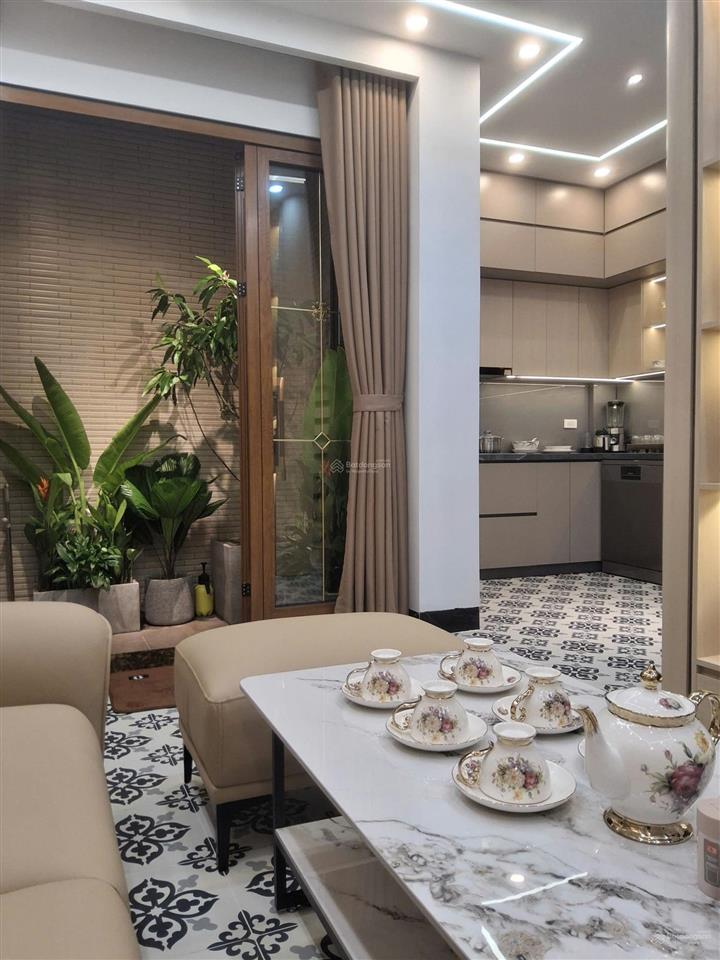 Nhà đẹp bạch mai hai bà trưng 40m 5 tầng 4pn full nội thất ở ngay gần phố hơn 11 tỷ sổ đỏ riêng