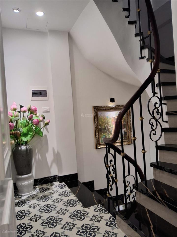 Nhà đẹp bạch mai hai bà trưng 40m 5 tầng 4pn full nội thất ở ngay gần phố hơn 11 tỷ sổ đỏ riêng