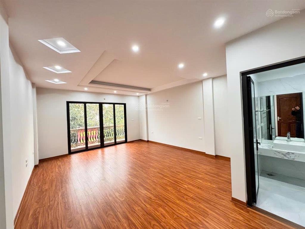 Bán nhanh nhà định công 50m 7 tầng thang máy mt4m ô tô vào nhà, nhà xây mới đất lành ko qh 15,2 tỷ