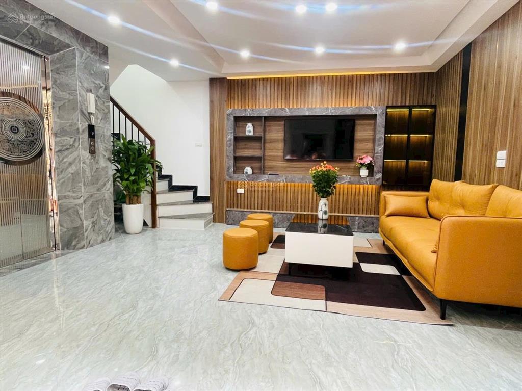 Bán nhanh nhà định công 6 tầng thang máy mt6m 15m ra ô tô tránh gần phố chỉ hơn 9 tỷ sổ riêng ko qh