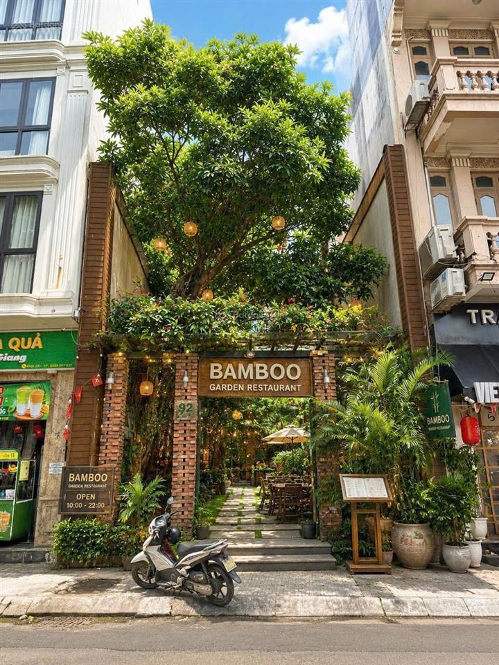 Cho thuê mặt bằng kd 2 mặt phố và mặt hồ trúc bạch 300m2 phù hợp kd cafe nhà hàng lớn... 135tr/th
