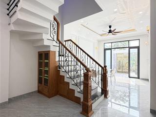 Nhà 1 trệt 2 lầu sân thượng hẻm xe hơi đường 11 phường thủ đức, sát bình thạnh cầu sài gòn.