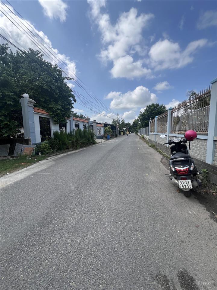 Bán nhà ngay trường tiểu học định hoà 2. giá 2tỷ100