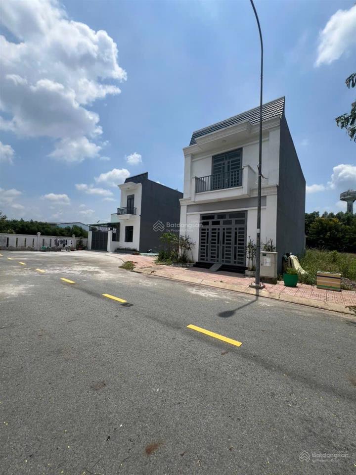 Bán nhà 1 trệt 1 lầu ngay an điền, bến cát. diện tích 100m2 có 100m2 thổ cư. giá 1ty950. sổ sẵn
