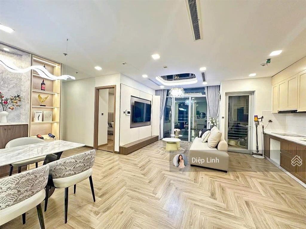 Chính chủ cho thuê gấp căn hộ diện tích 90m2 full nội thất decor giá 19.8 tr/th.  0775 219 ***