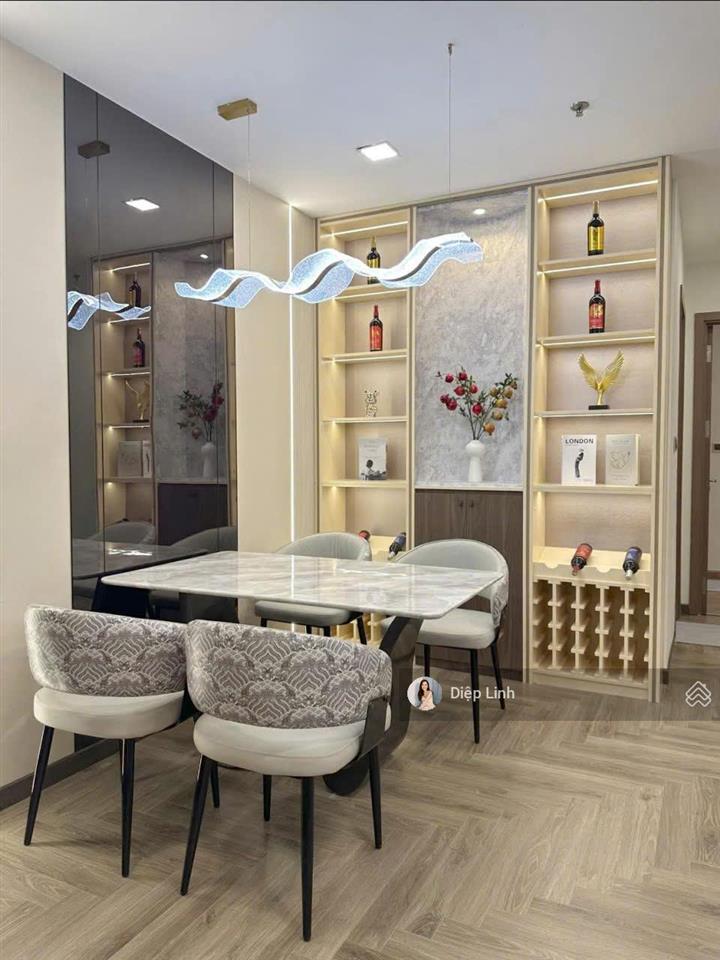Chính chủ cho thuê gấp căn hộ diện tích 90m2 full nội thất decor giá 19.8 tr/th.  0775 219 ***
