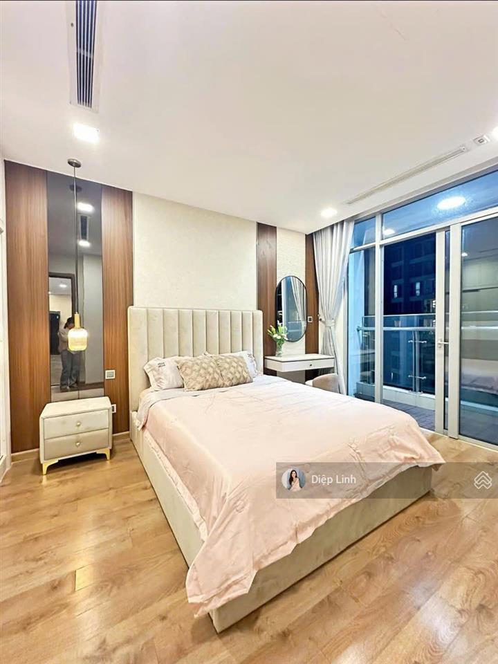 Chính chủ cho thuê gấp căn hộ diện tích 90m2 full nội thất decor giá 19.8 tr/th.  0775 219 ***