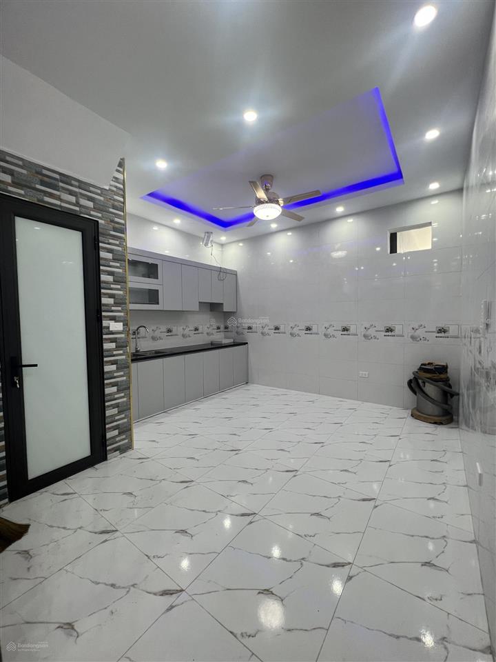 Bán nhà âu cơ dt 40m2, 4 tầng, mt 4m. nhà xây mới + ô tô đỗ cửa + lô góc. giá chào hơn 2 tỷ tây hồ
