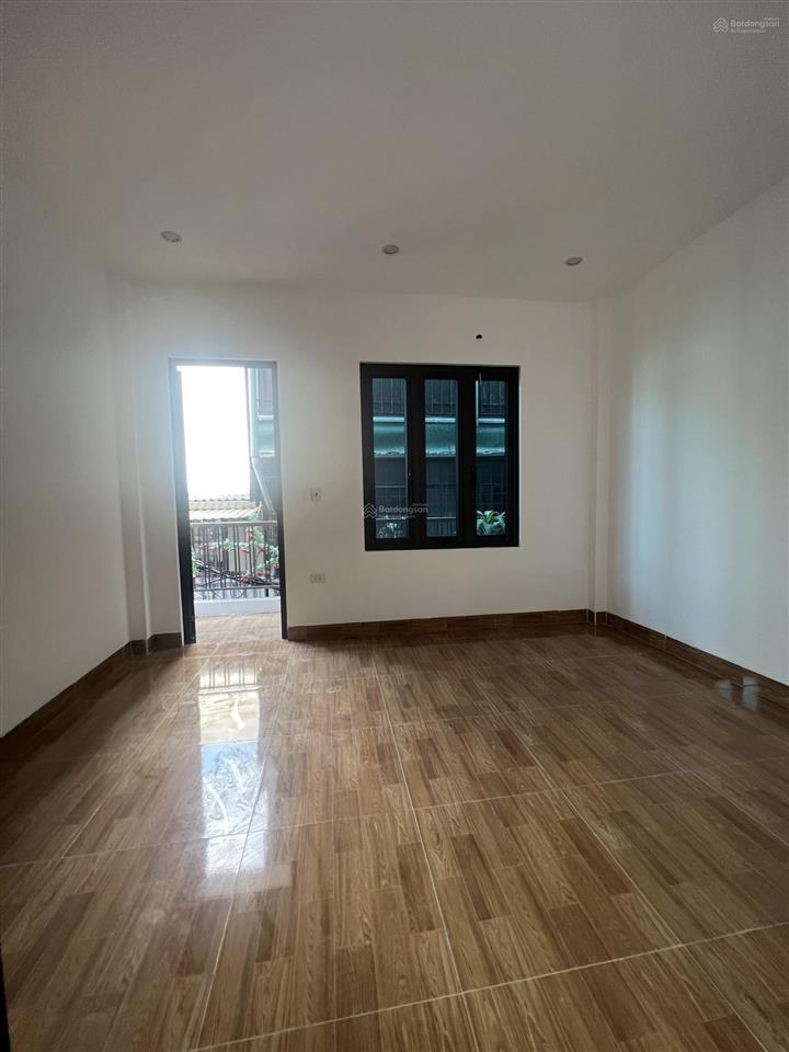 Bán nhà âu cơ dt 40m2, 4 tầng, mt 4m. nhà xây mới + ô tô đỗ cửa + lô góc. giá chào hơn 2 tỷ tây hồ