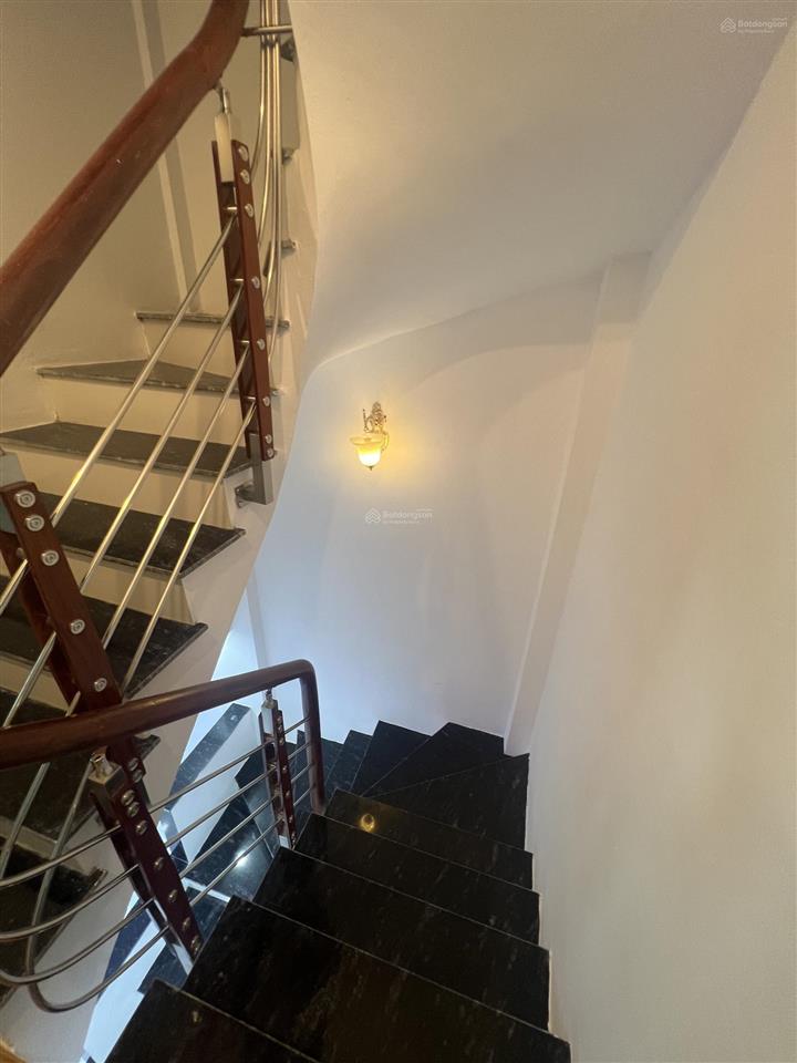 Bán nhà âu cơ dt 40m2, 4 tầng, mt 4m. nhà xây mới + ô tô đỗ cửa + lô góc. giá chào hơn 2 tỷ tây hồ