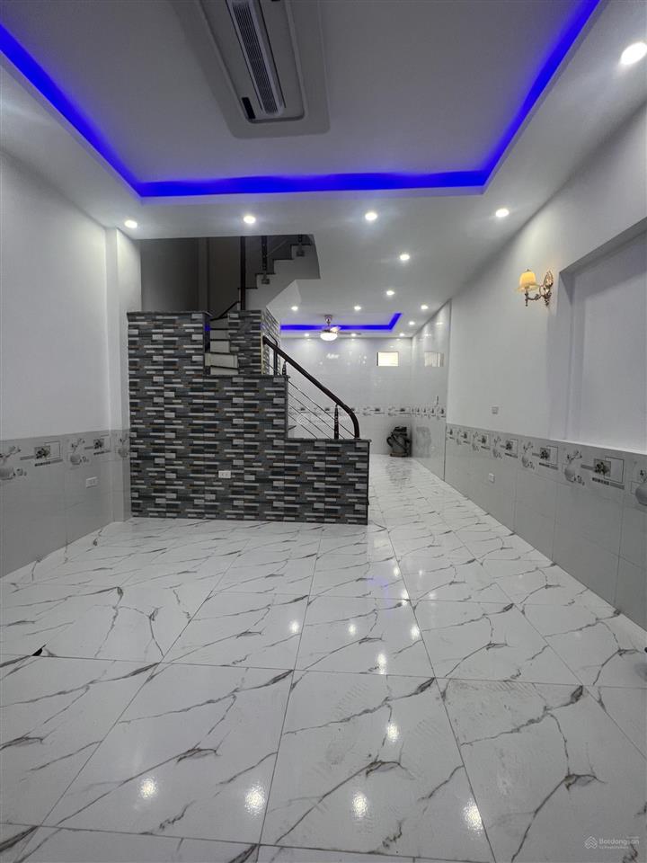 Bán nhà âu cơ dt 40m2, 4 tầng, mt 4m. nhà xây mới + ô tô đỗ cửa + lô góc. giá chào hơn 2 tỷ tây hồ