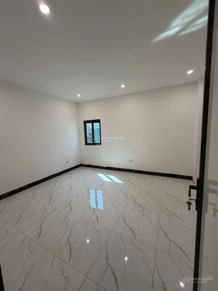 Nhà đẹp âu cơ  47m2  3 tầng  mt 5m giá chào hơn 1 tỷ tây hồ